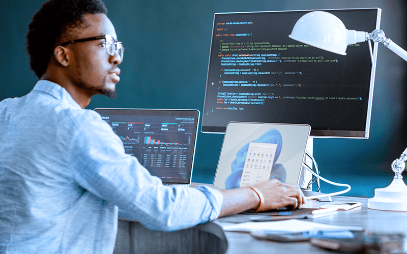 Man with glasses woring at the office