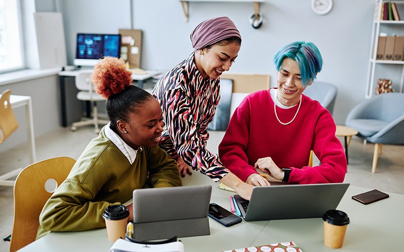 Creative Cloud Pro Edition Users collaborating together